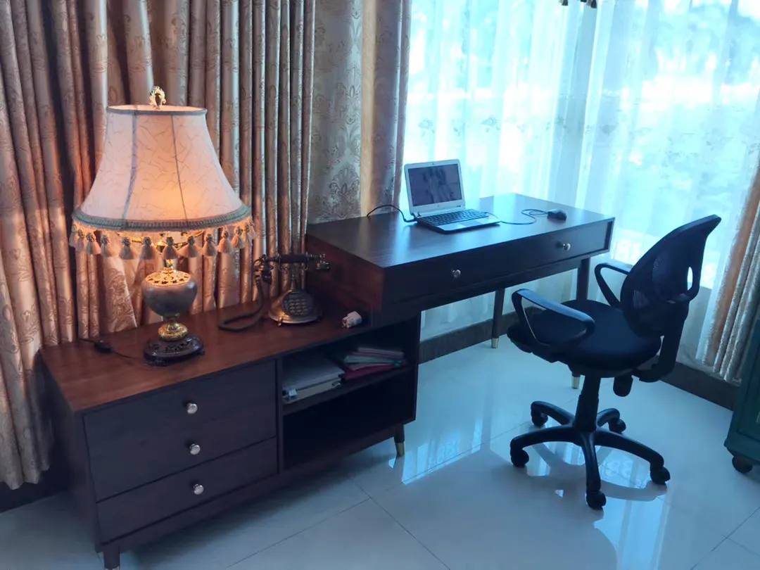 Furnishing Up Your Office? Here’s How to Choose Desks & Filing Cabinets .. 1 مكتب مدير خفيف ولزيز